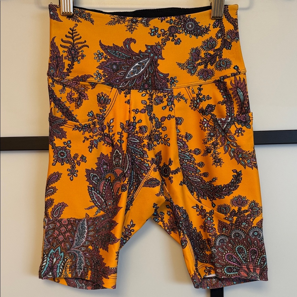 Twin Fantasy Yellow Paisley High-Waist Biker Shorts Pockets - Size XS